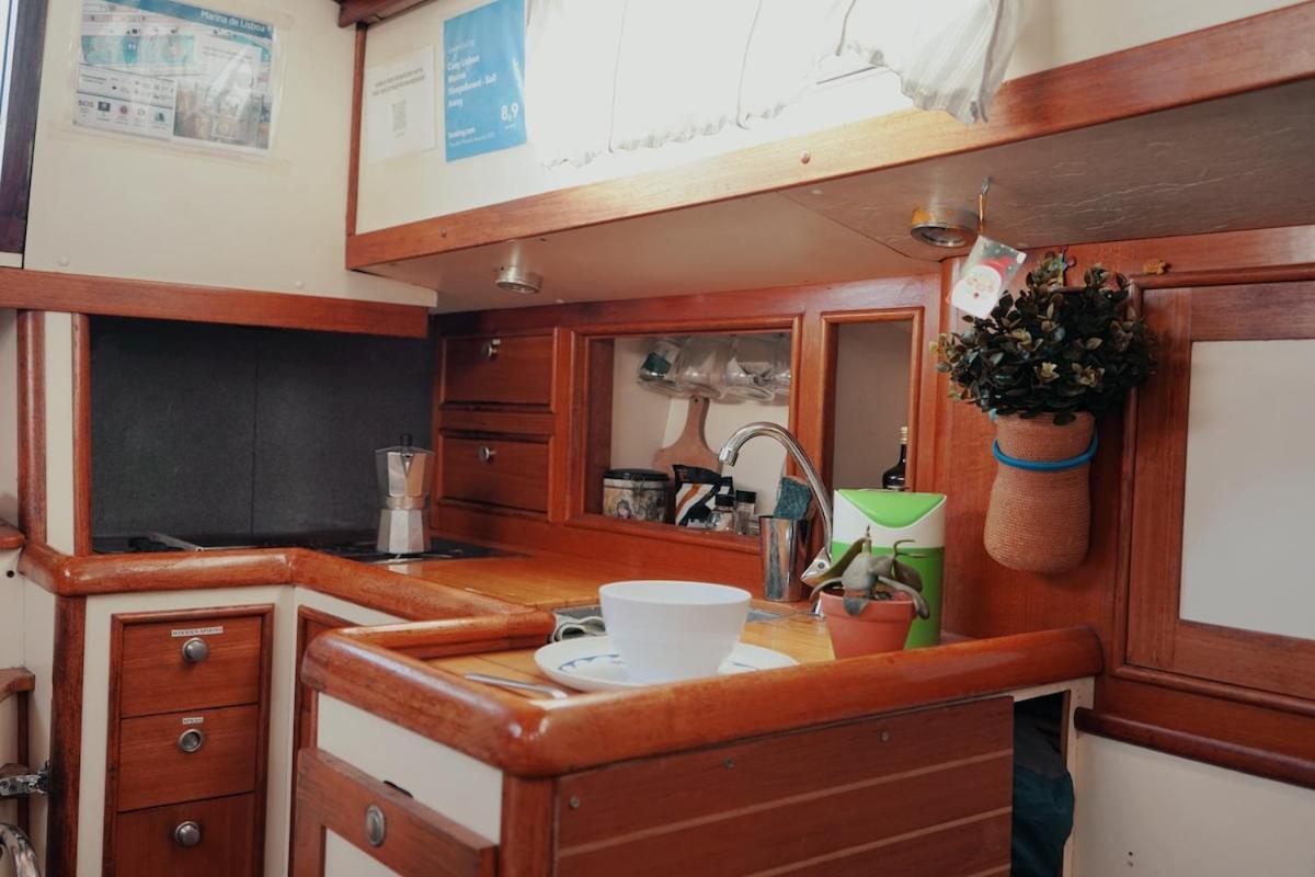 Cozy Lisbon Marina Sleepaboard - Sail Away 호텔 외부 사진