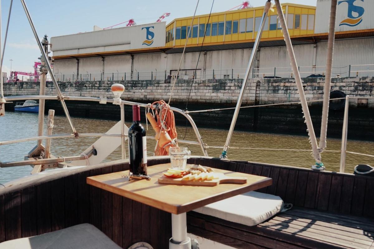 Cozy Lisbon Marina Sleepaboard - Sail Away 호텔 외부 사진